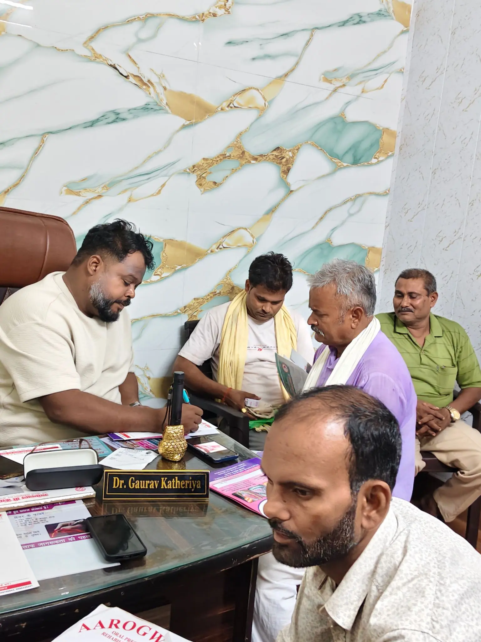 Dr Gaurav Katheriya Consultation Chamber Lucknow